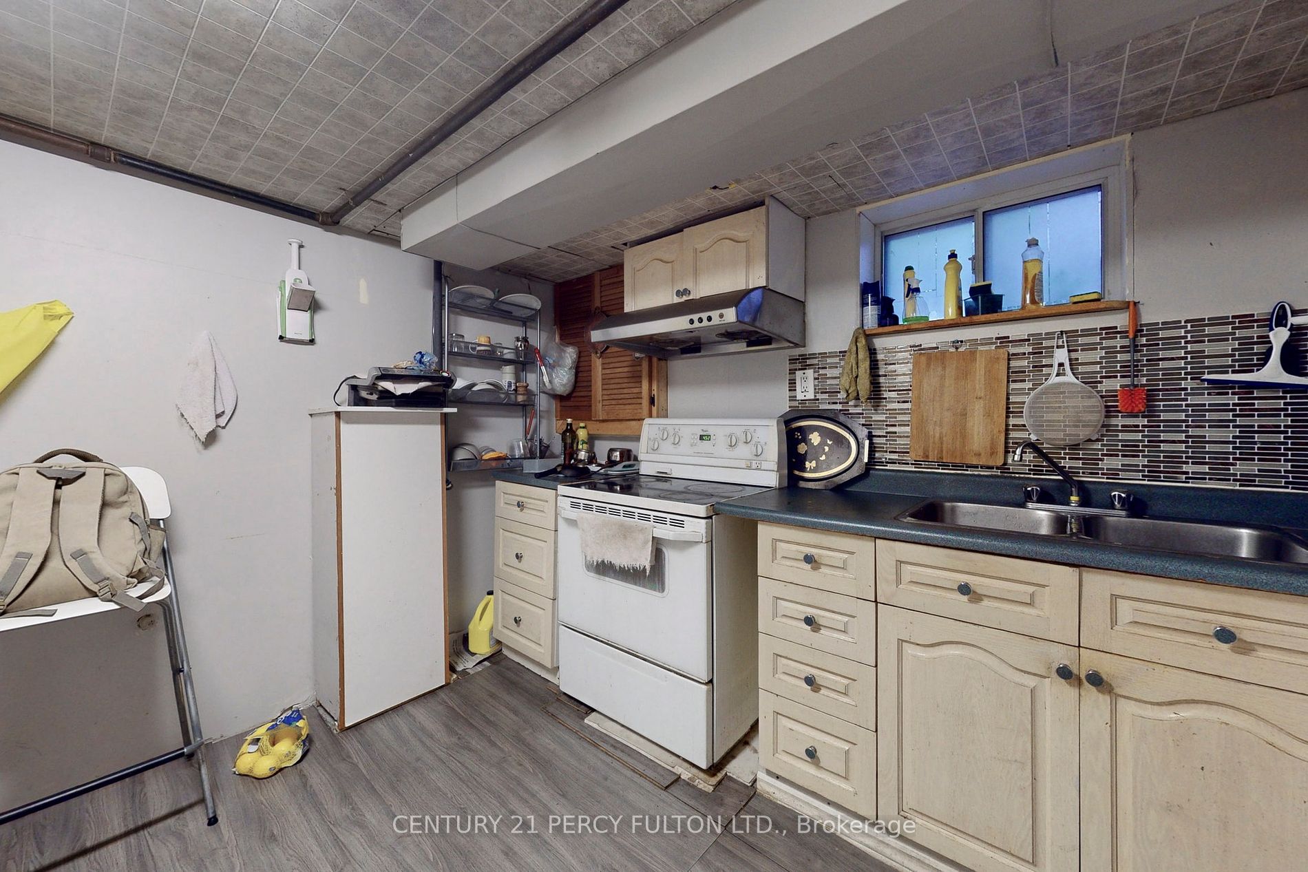 98 Charleswood Drive