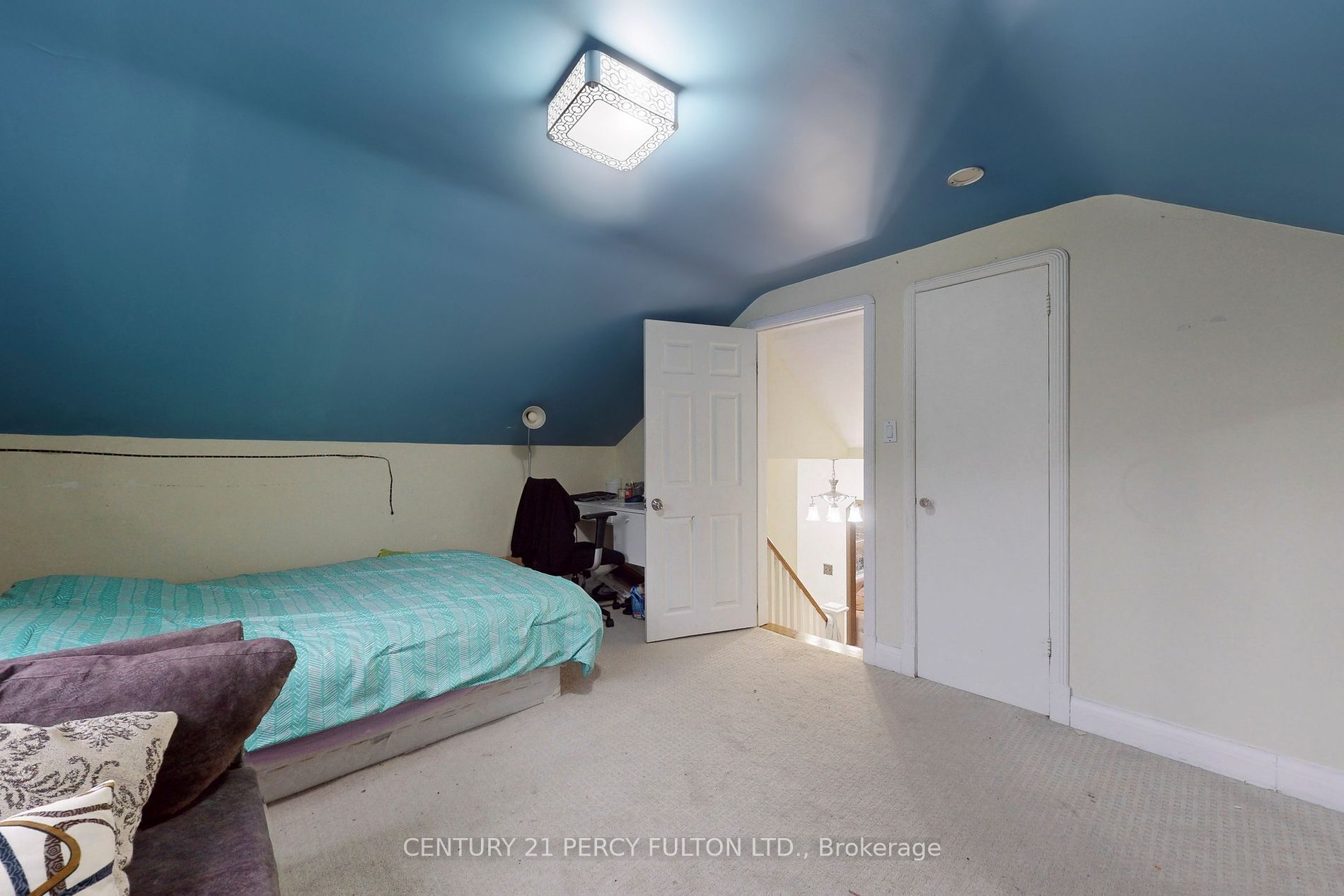 98 Charleswood Drive