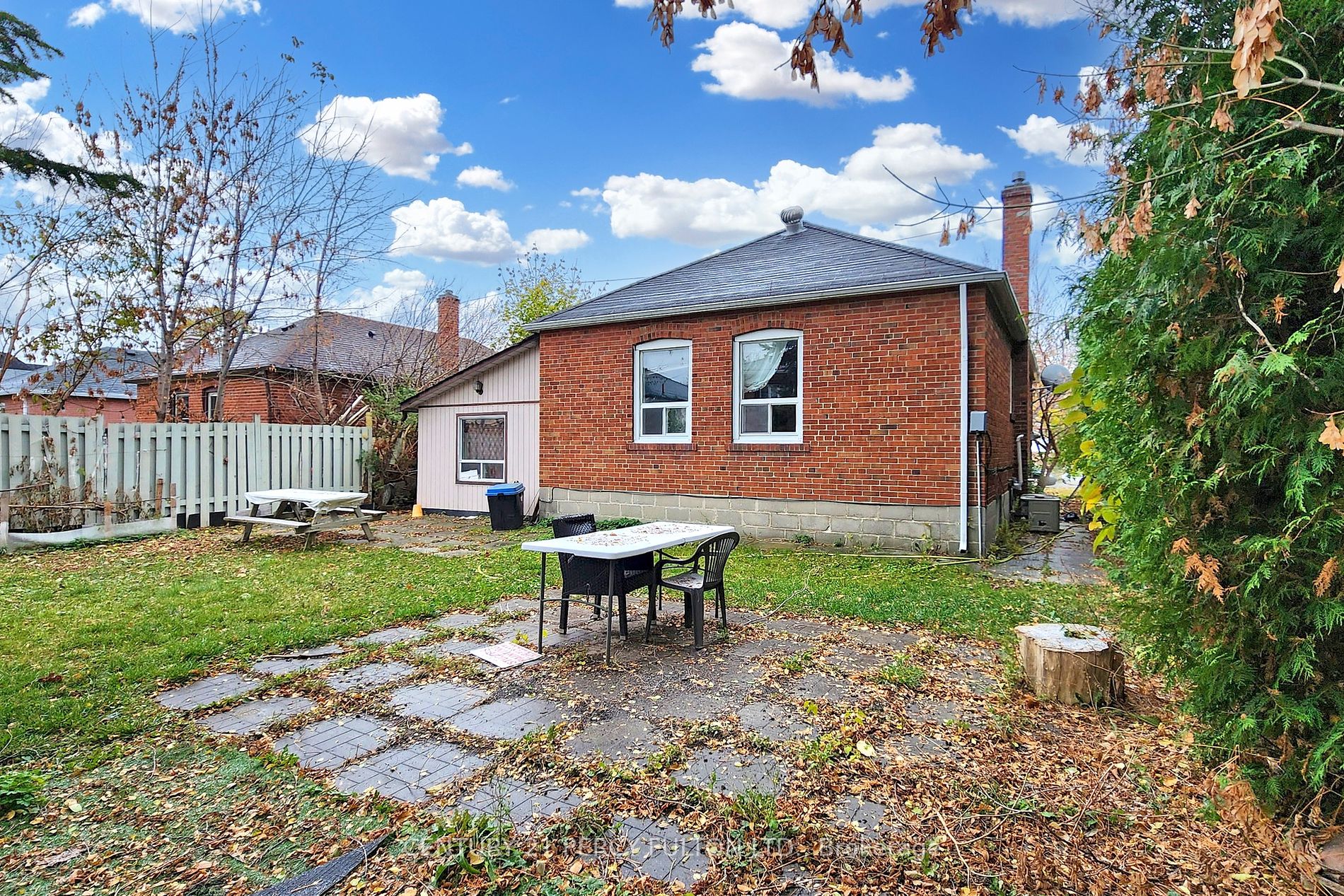 98 Charleswood Drive