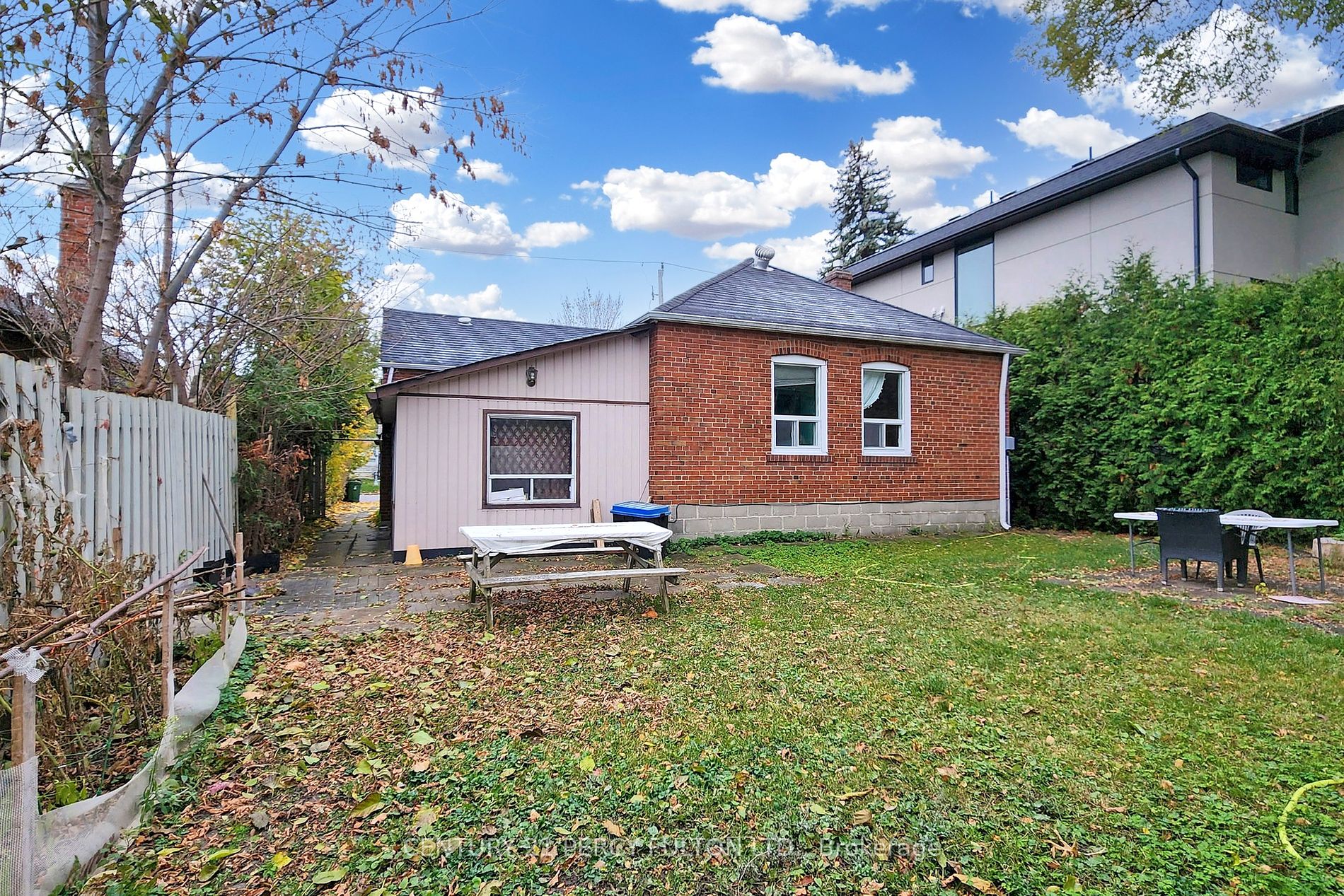 98 Charleswood Drive