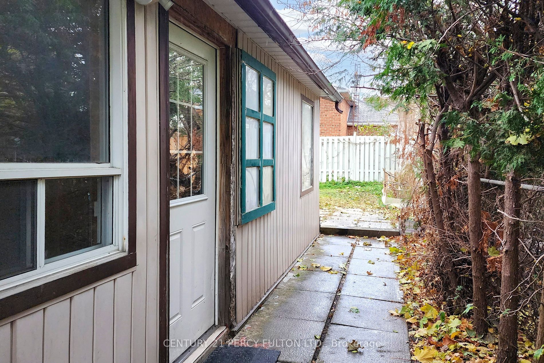 98 Charleswood Drive