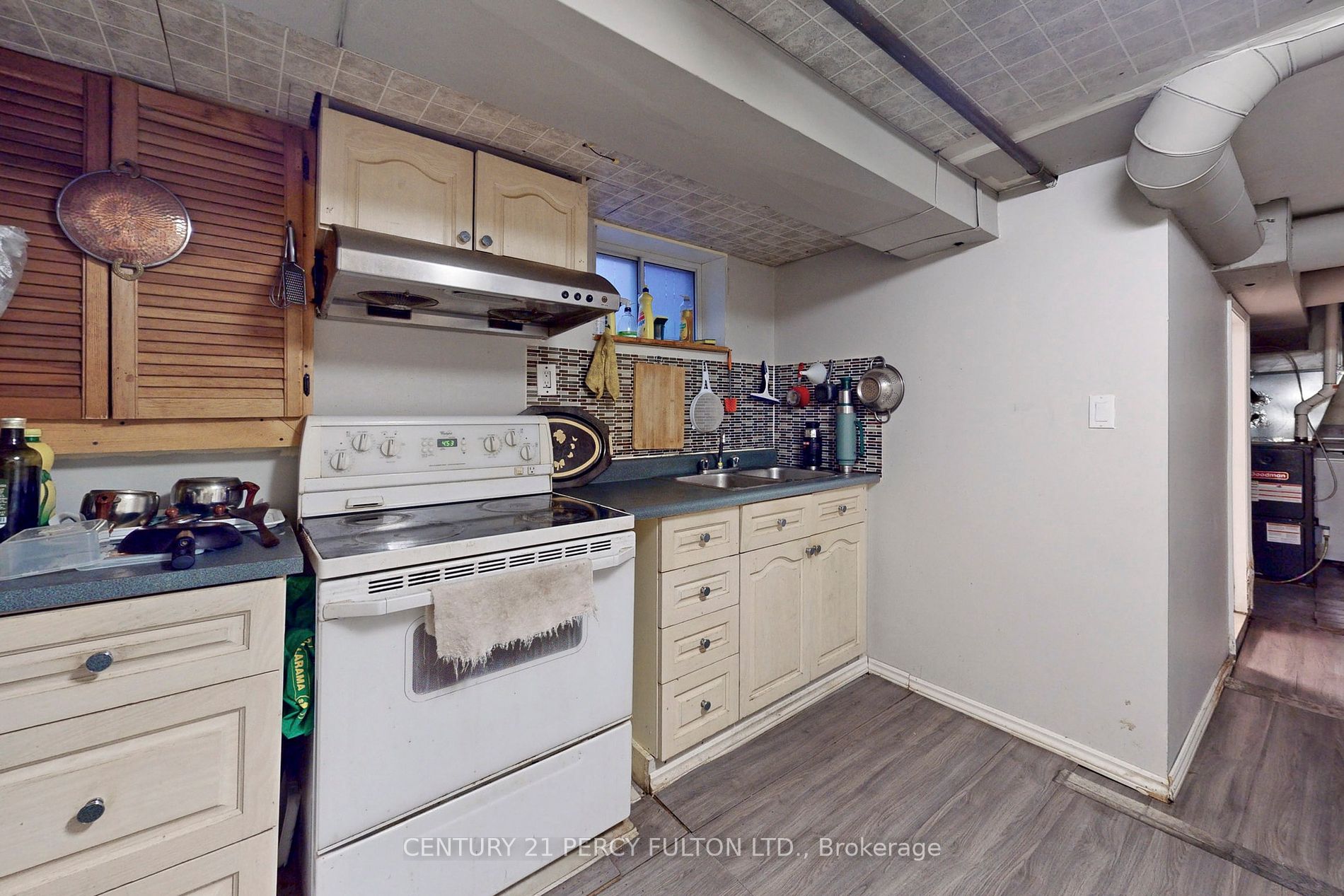 98 Charleswood Drive