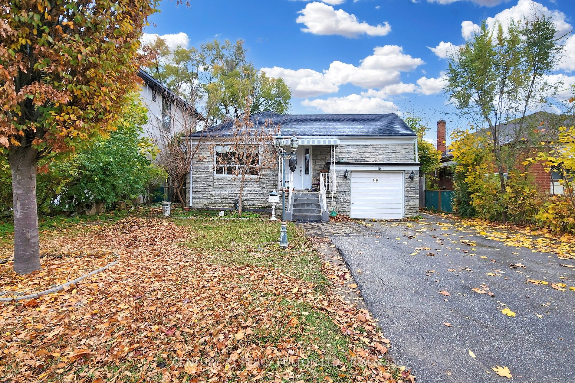 98 Charleswood Drive
