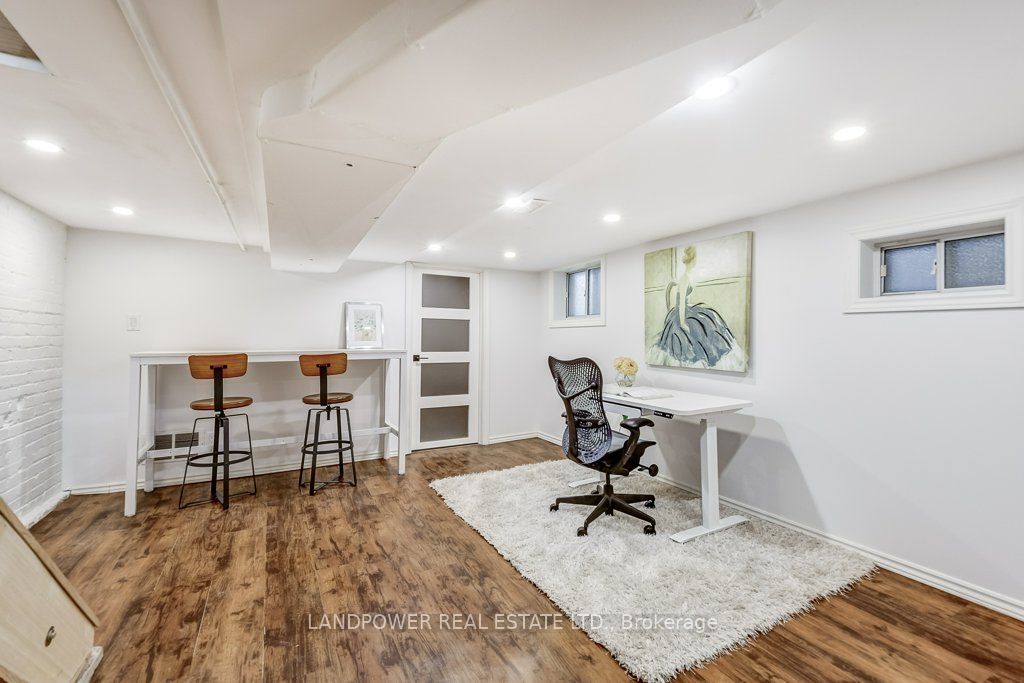 356 Soudan Avenue