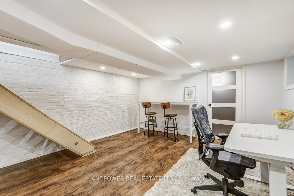 356 Soudan Avenue
