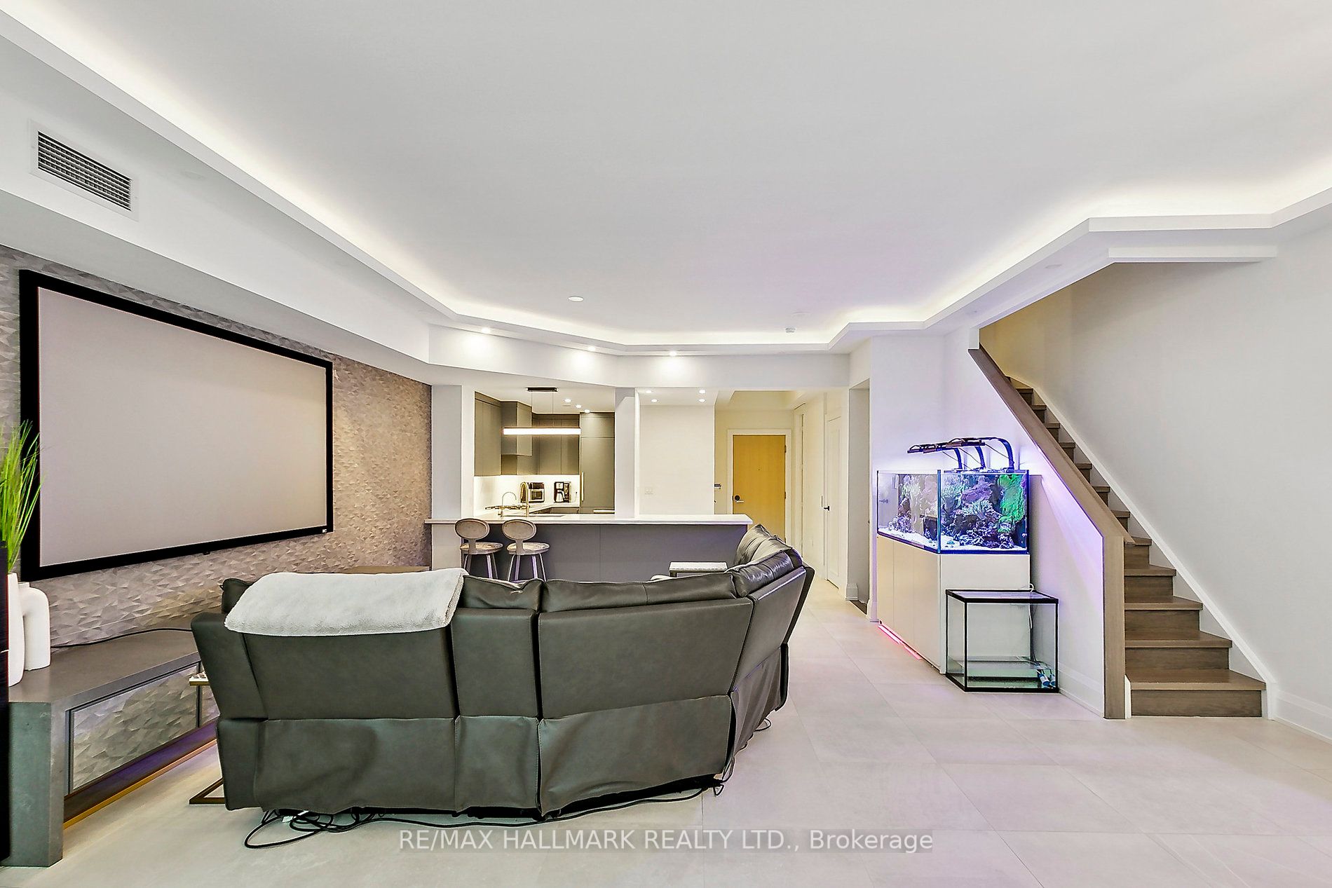 39 Queens Quay E, #Th103