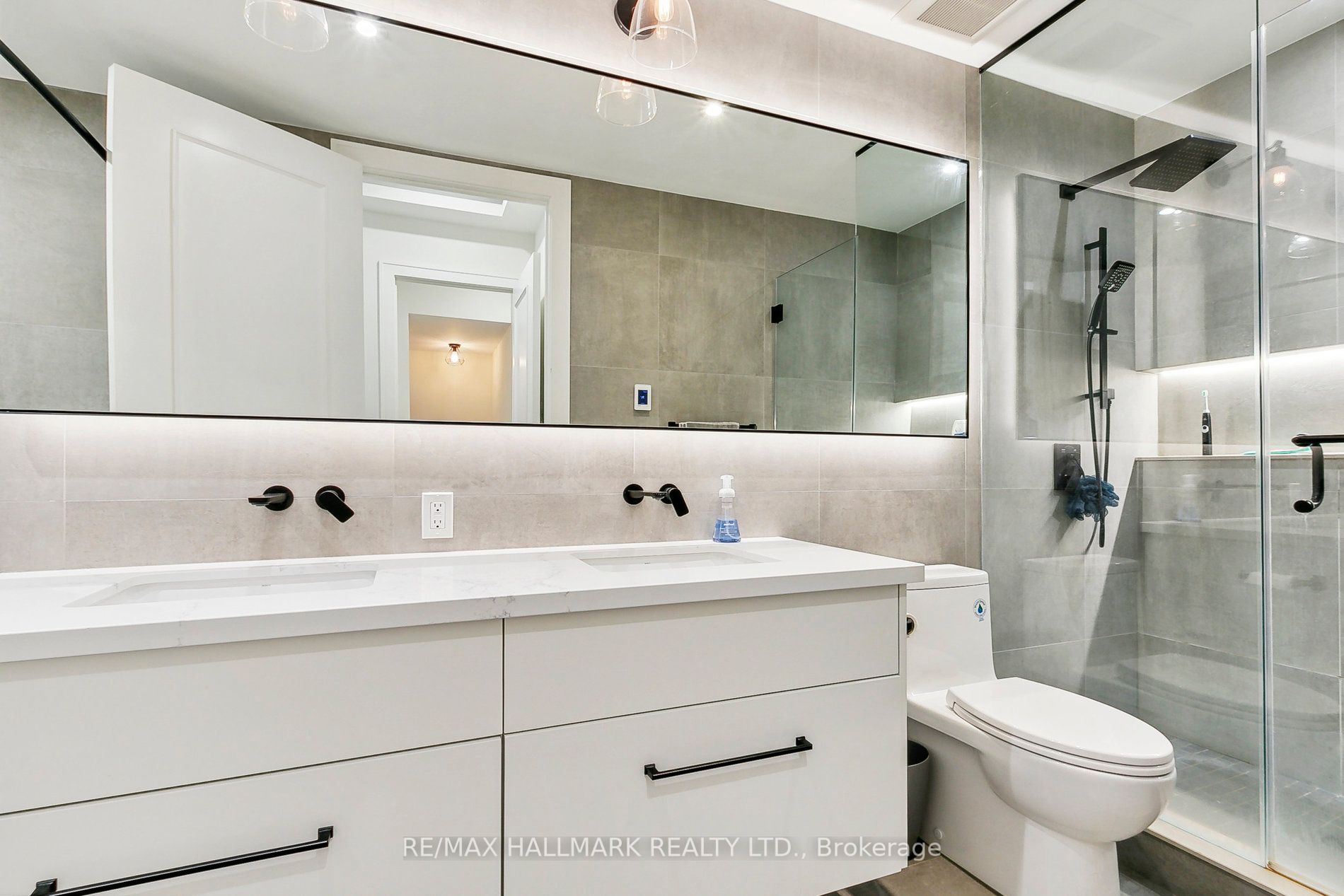 39 Queens Quay E, #Th103
