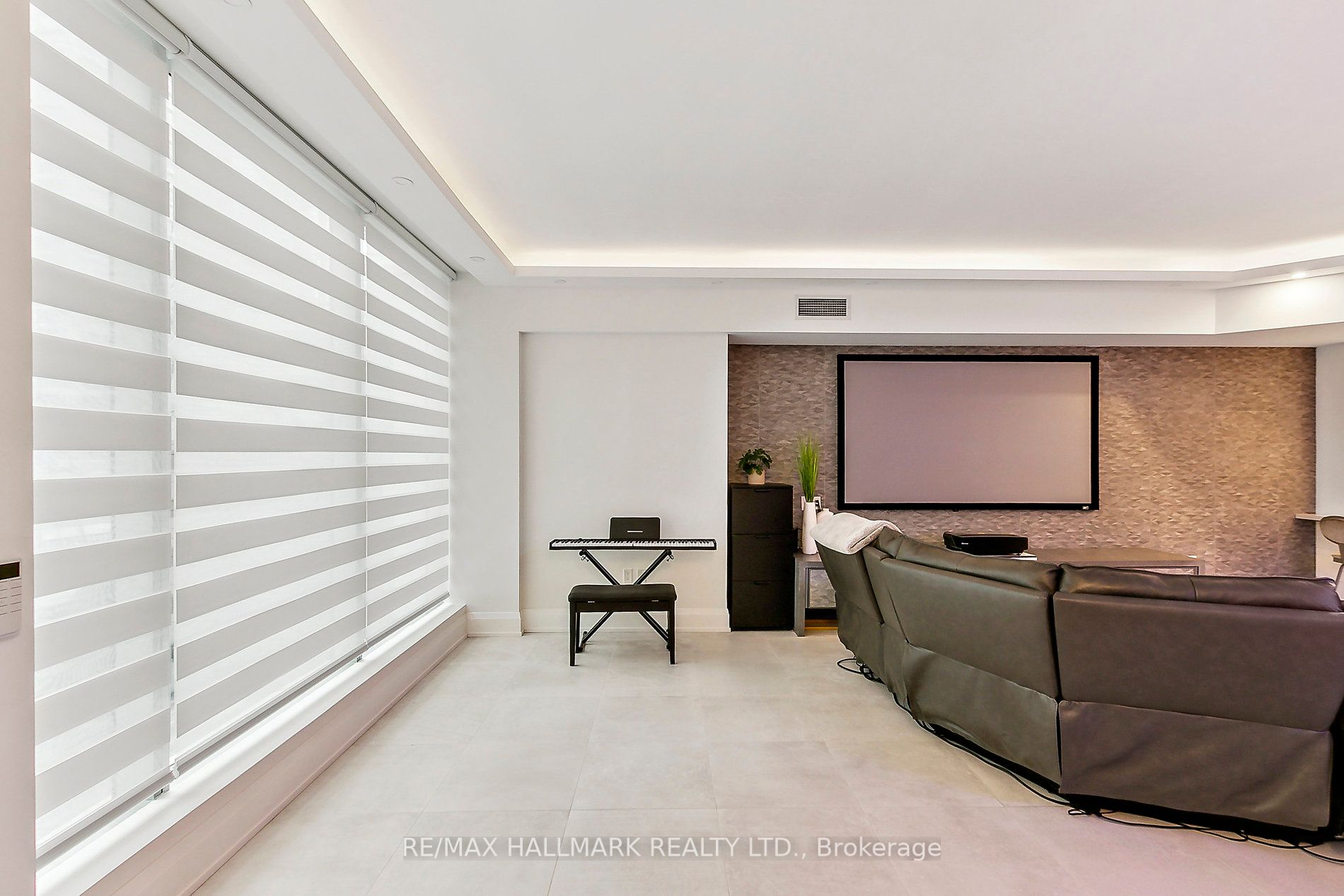 39 Queens Quay E, #Th103