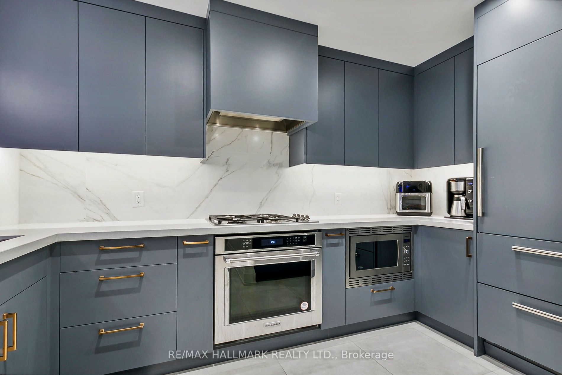 39 Queens Quay E, #Th103