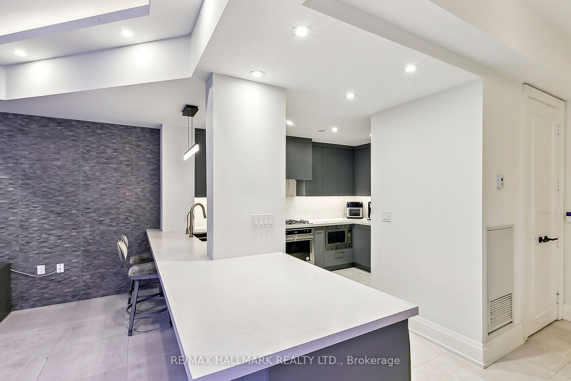 39 Queens Quay E, #Th103