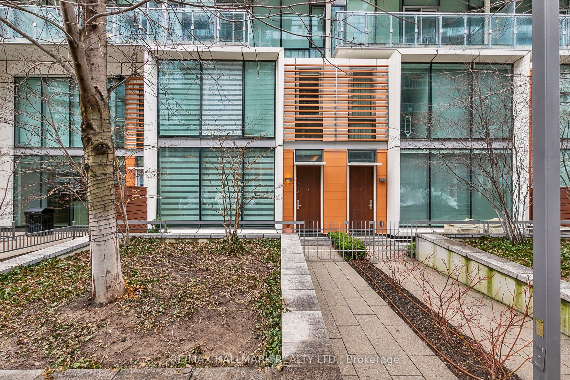 39 Queens Quay E, #Th103