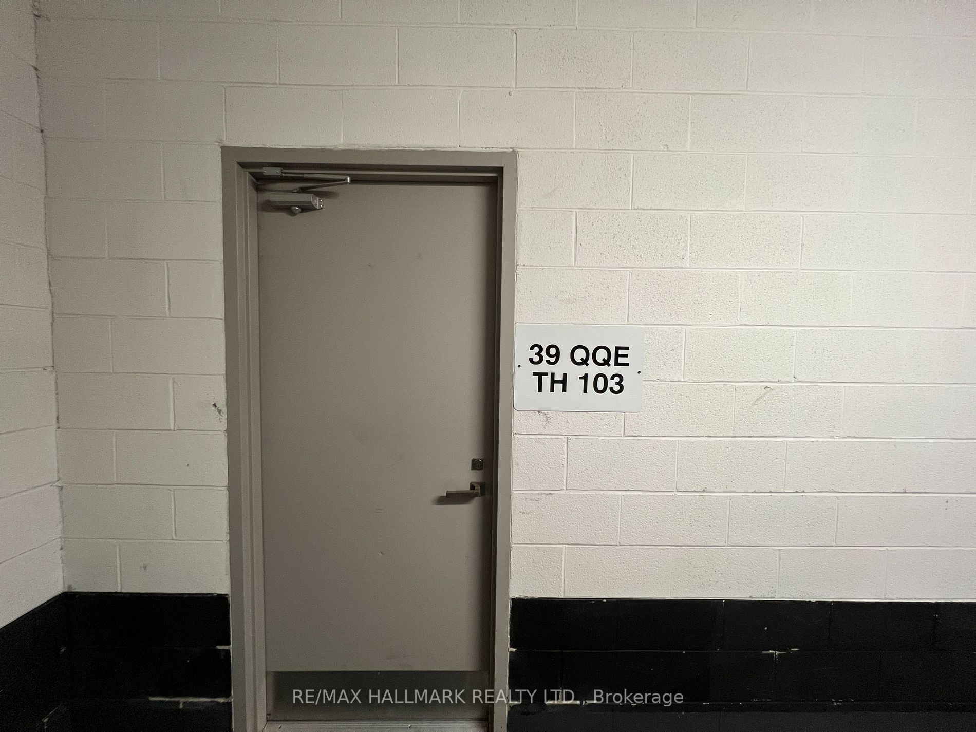 39 Queens Quay E, #Th103