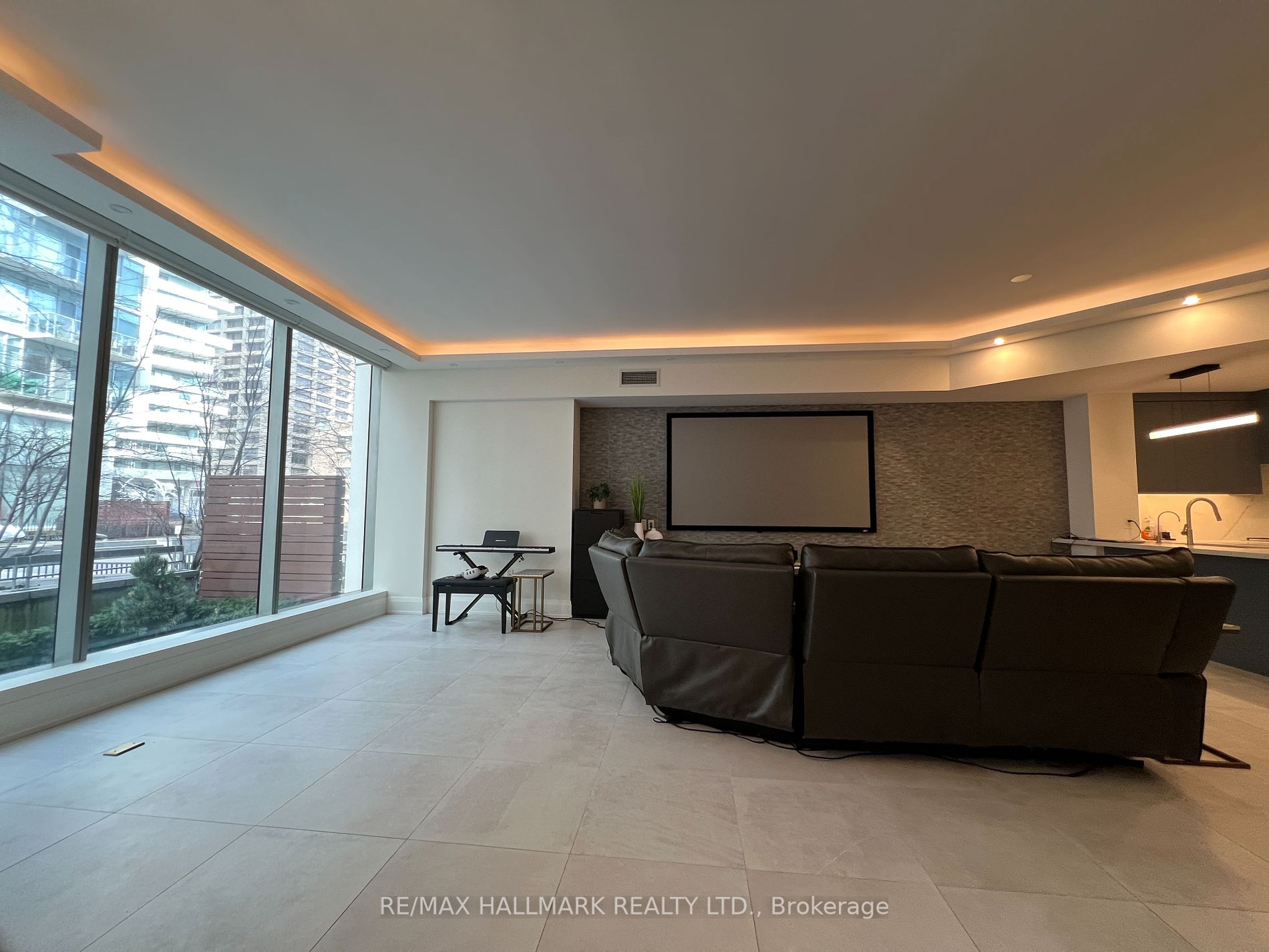 39 Queens Quay E, #Th103
