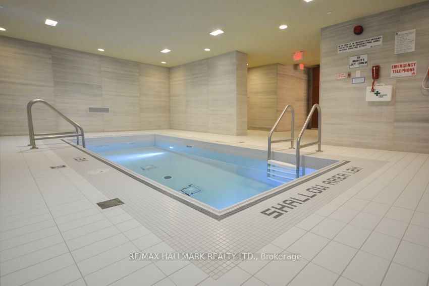 39 Queens Quay E, #Th103