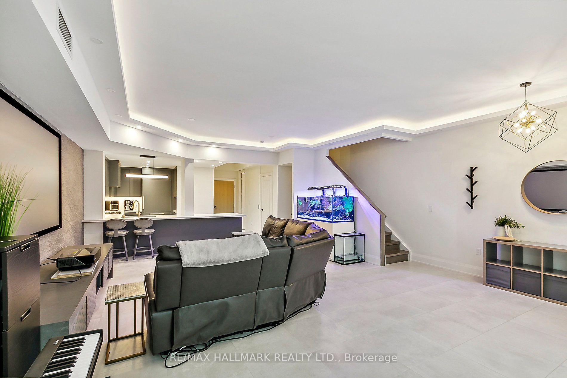 39 Queens Quay E, #Th103