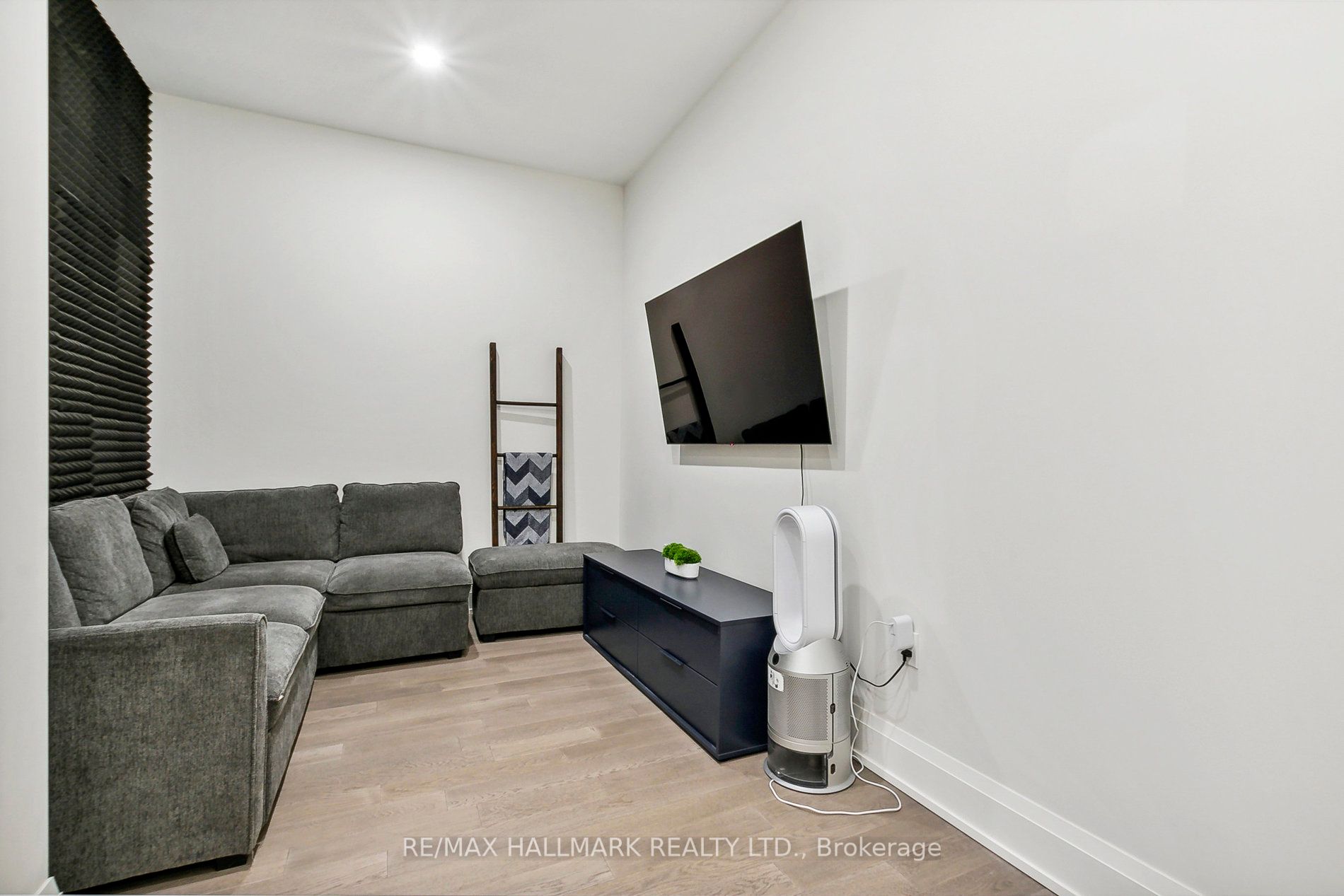 39 Queens Quay E, #Th103