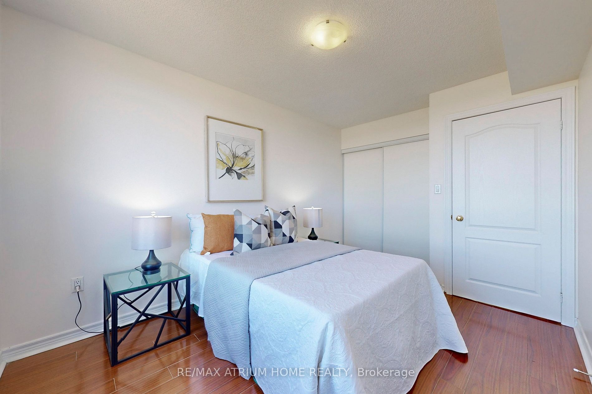 88 Grandview Way, #811
