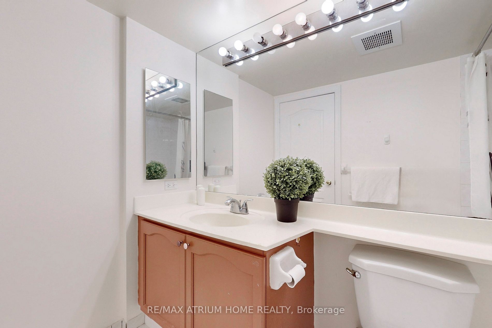 88 Grandview Way, #811