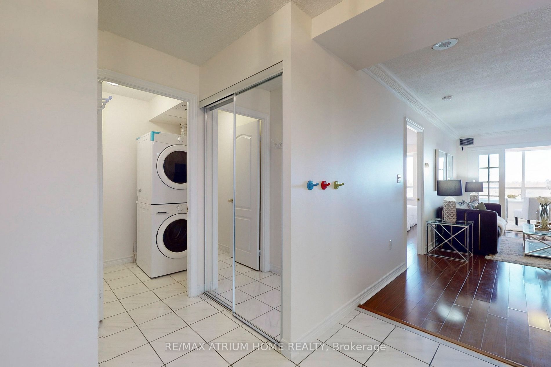 88 Grandview Way, #811