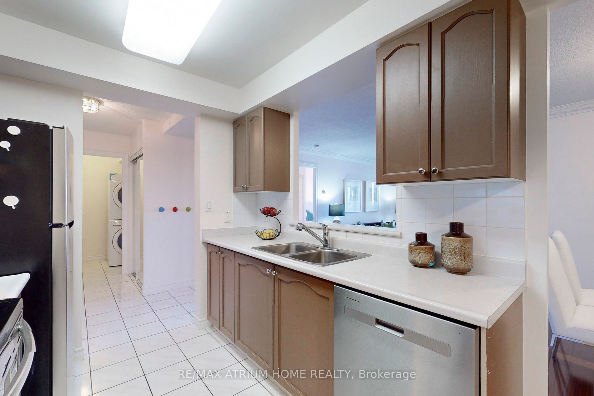 88 Grandview Way, #811
