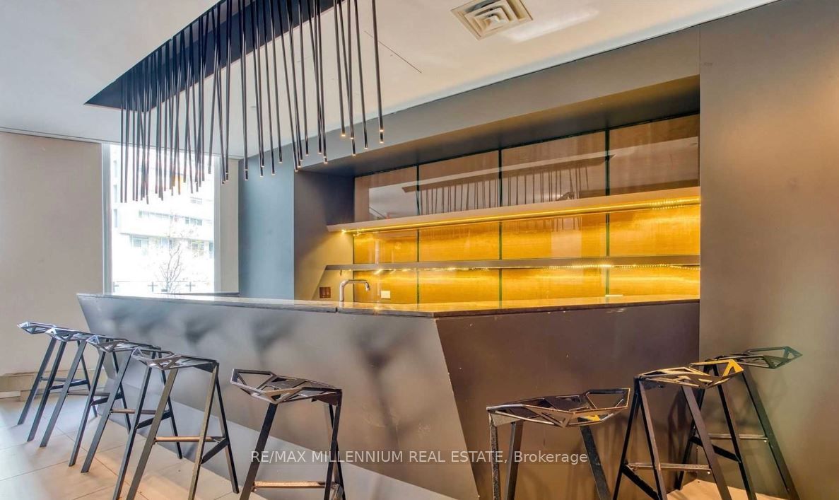 75 Queens Wharf Rd E, #2810