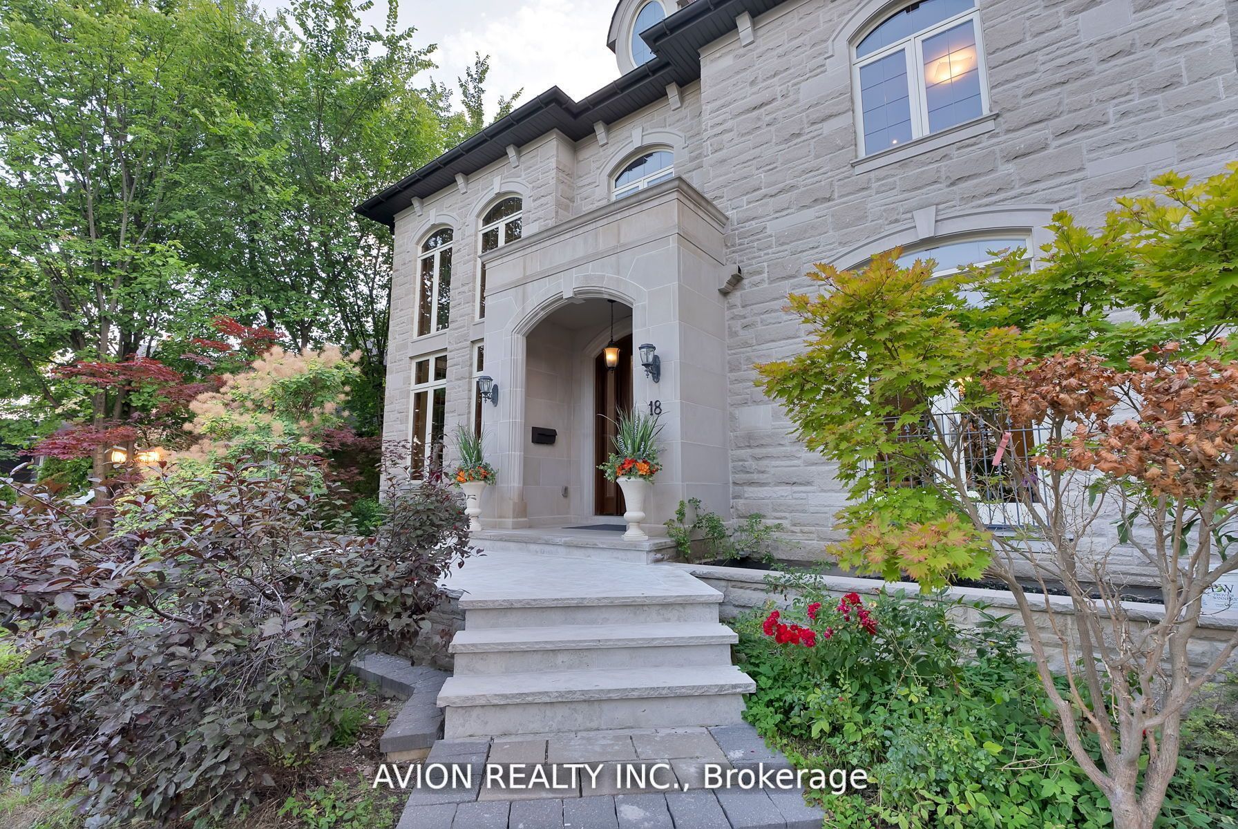18 Fairmeadow Avenue