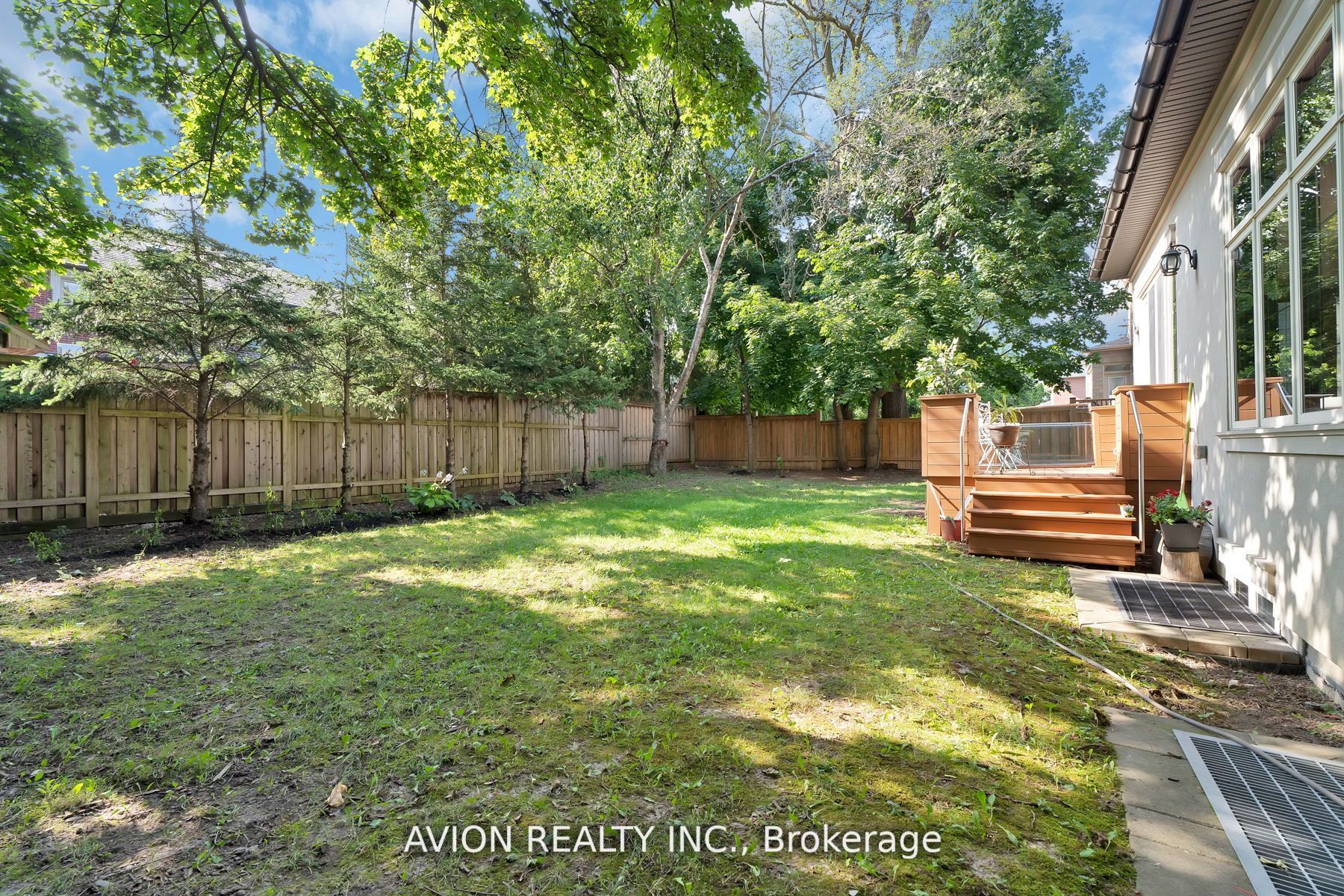 18 Fairmeadow Avenue