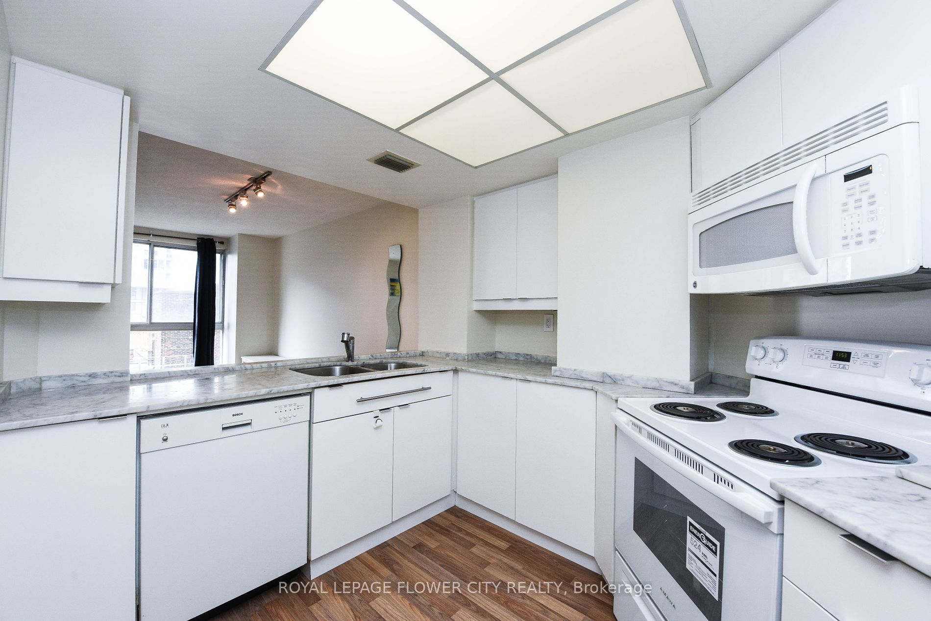 7 Broadway Ave, #604