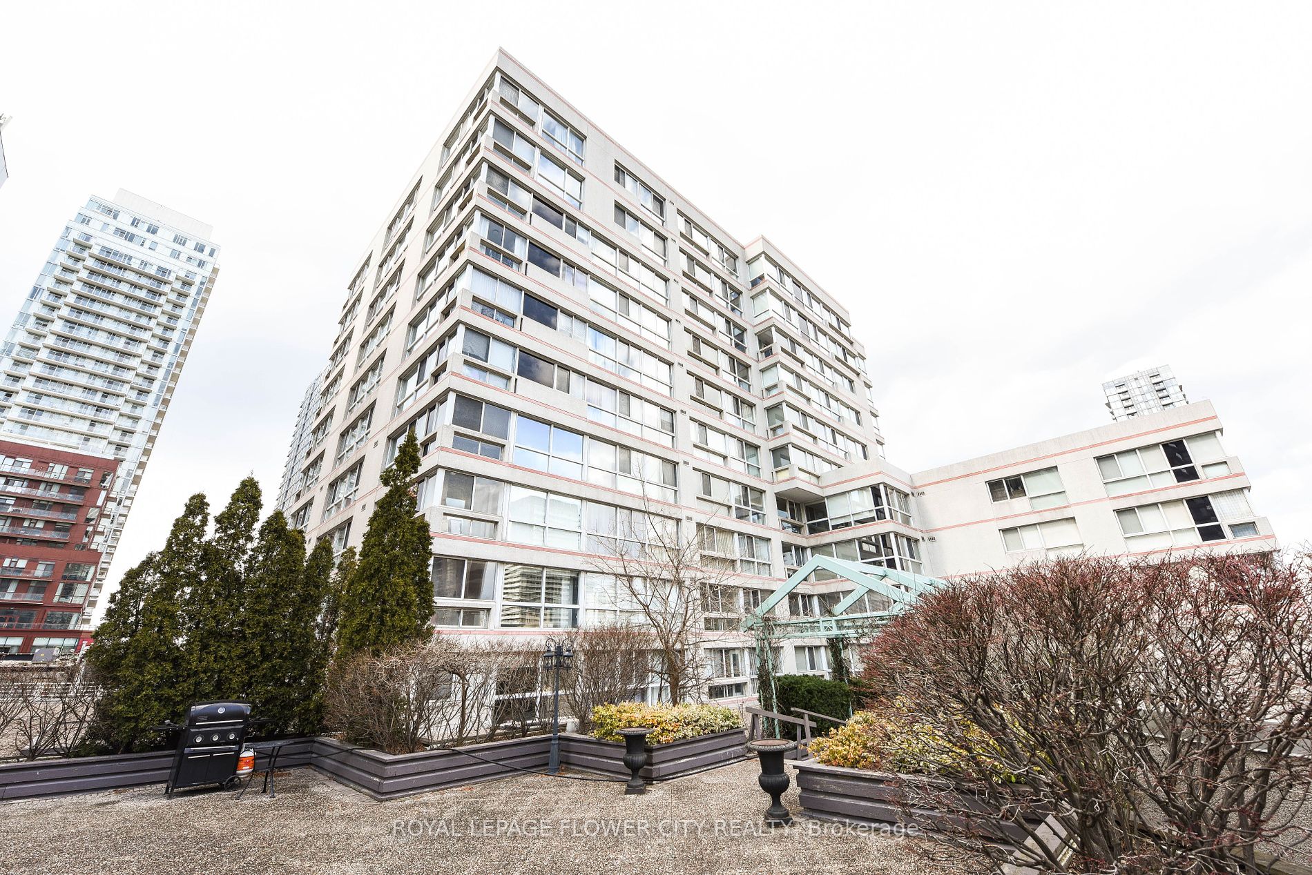 7 Broadway Ave, #604