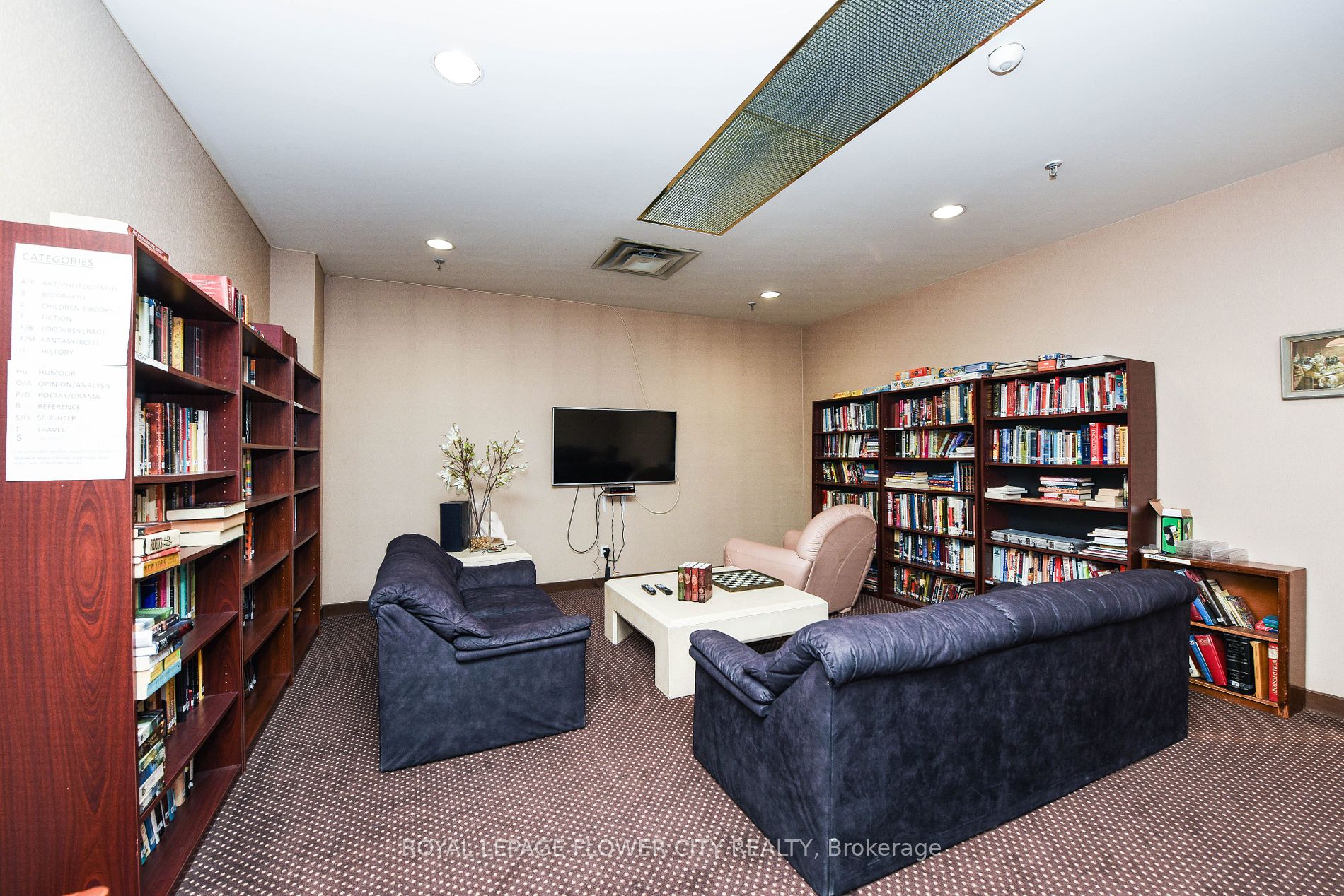 7 Broadway Ave, #604