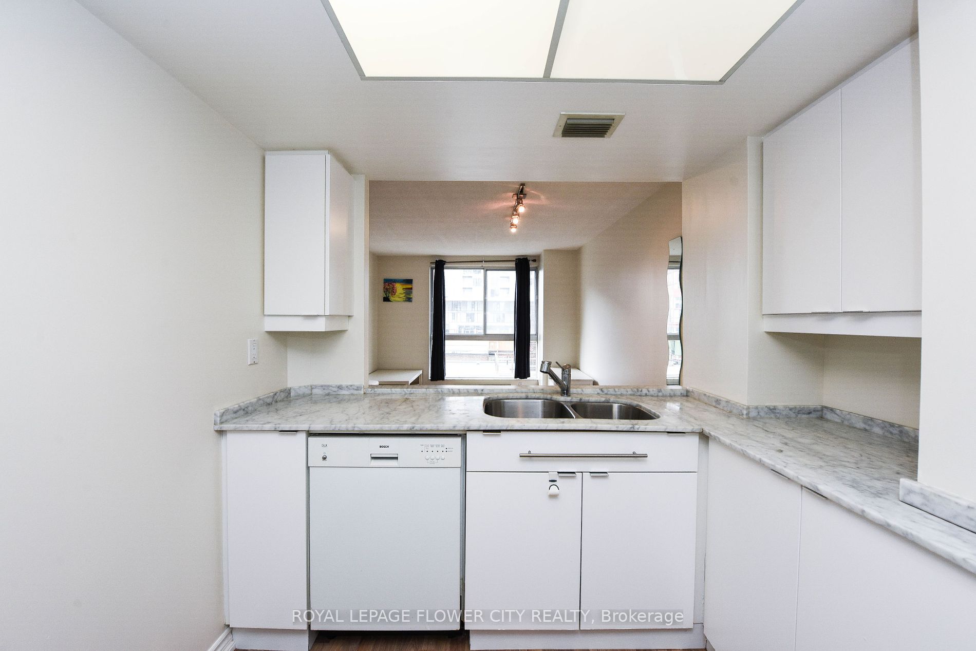 7 Broadway Ave, #604