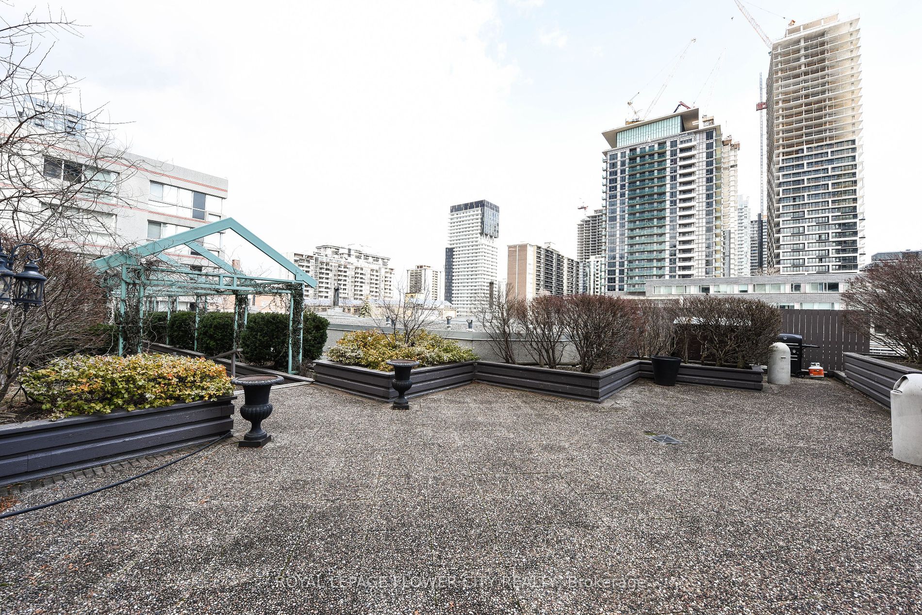 7 Broadway Ave, #604