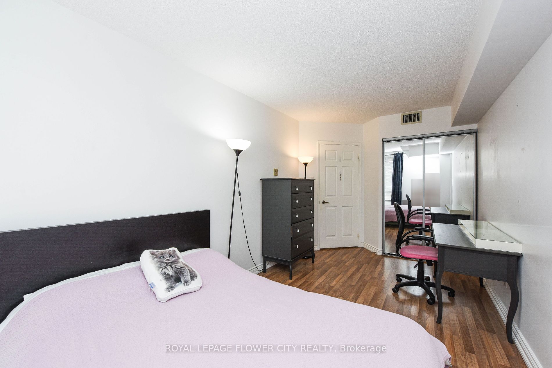 7 Broadway Ave, #604