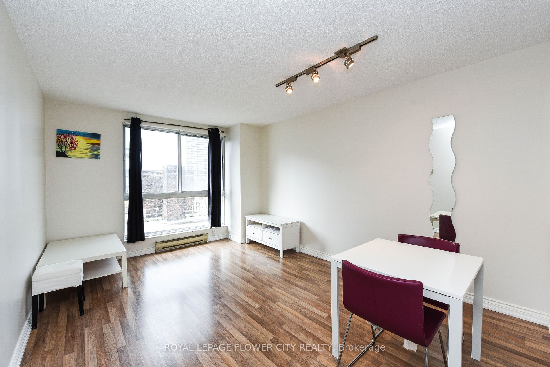 7 Broadway Ave, #604