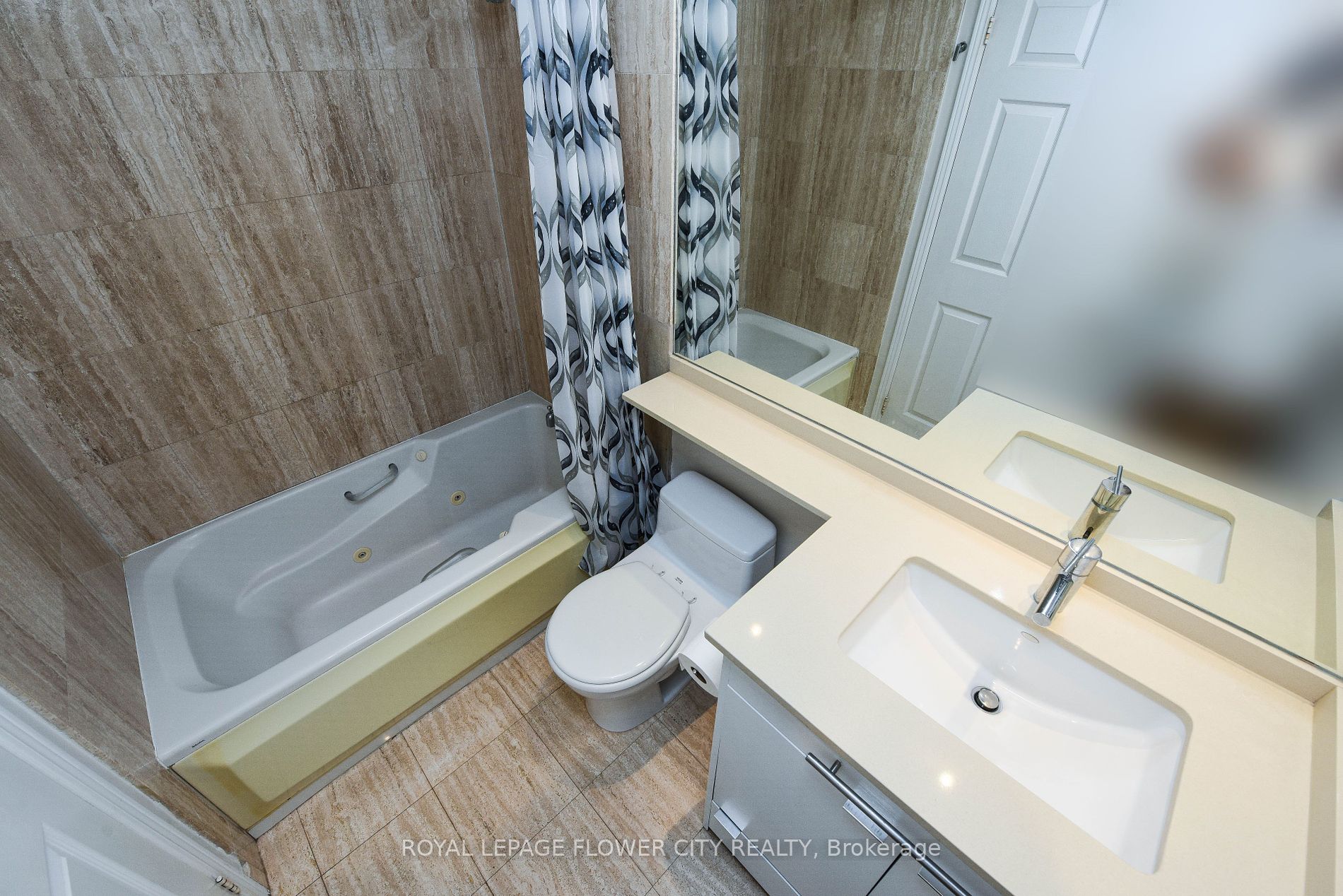 7 Broadway Ave, #604