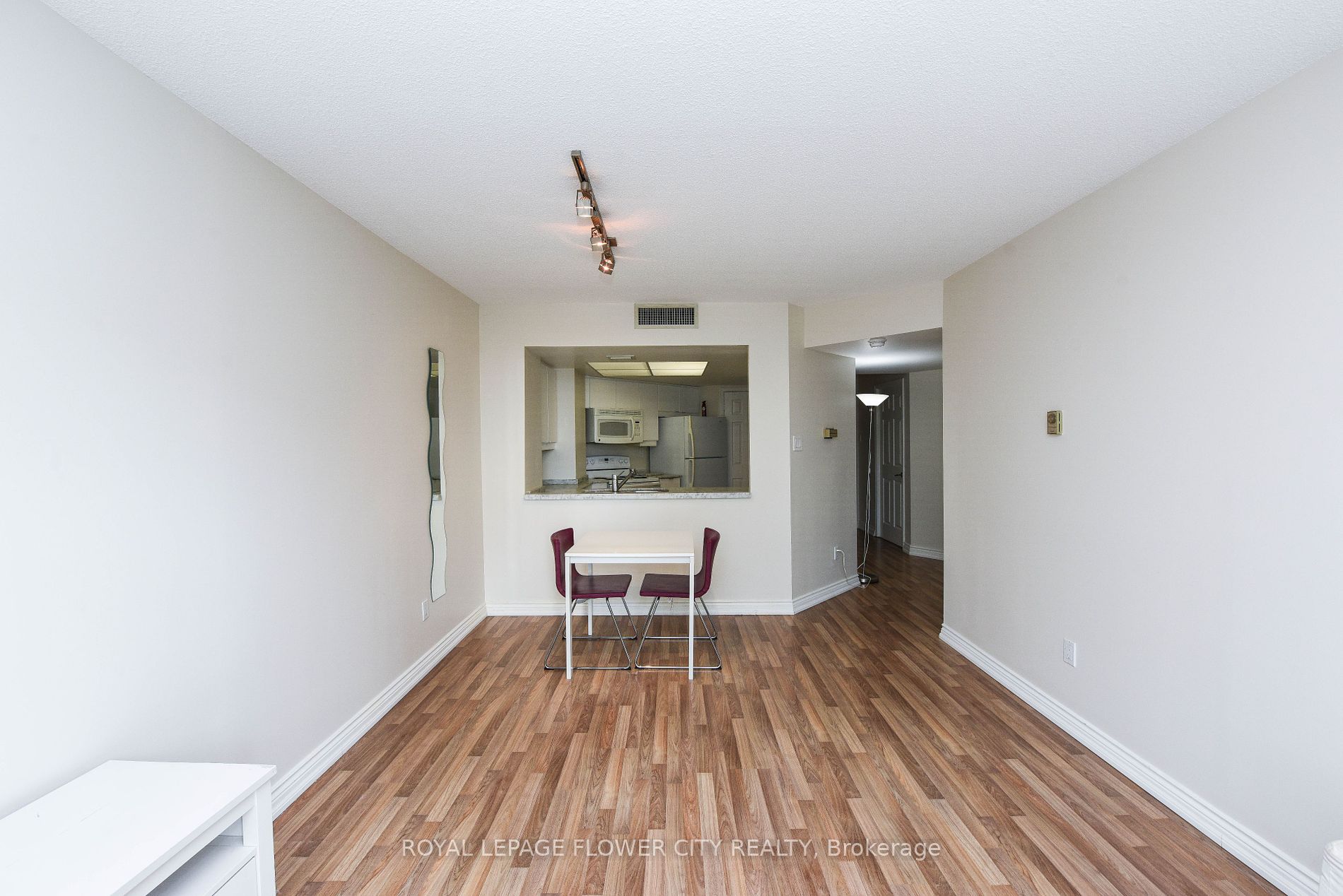 7 Broadway Ave, #604
