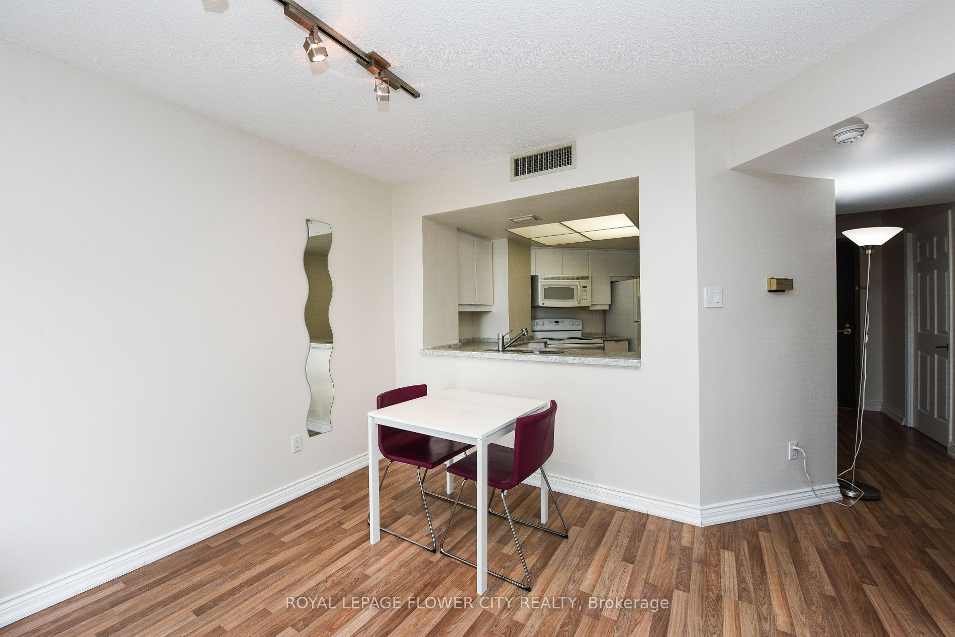 7 Broadway Ave, #604