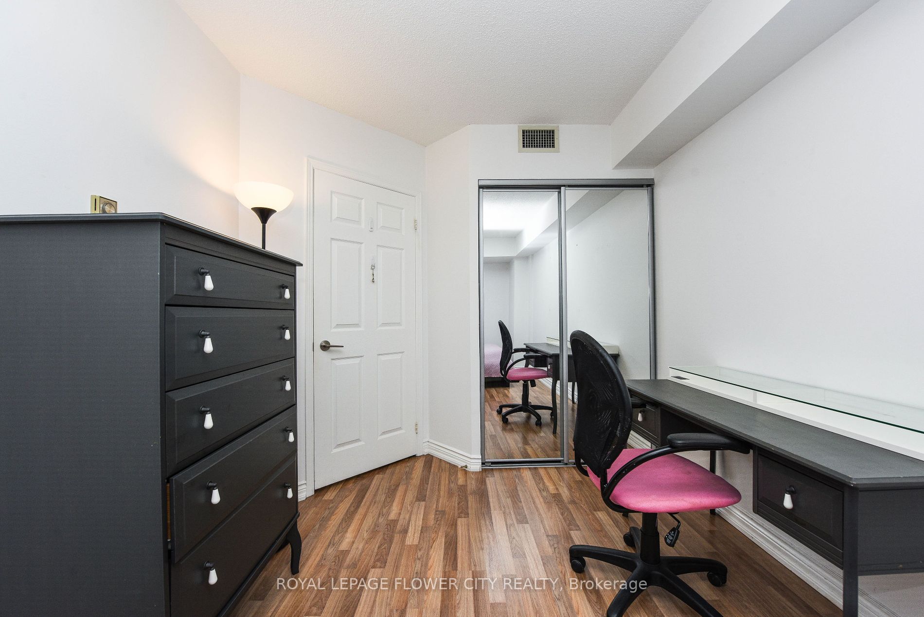 7 Broadway Ave, #604
