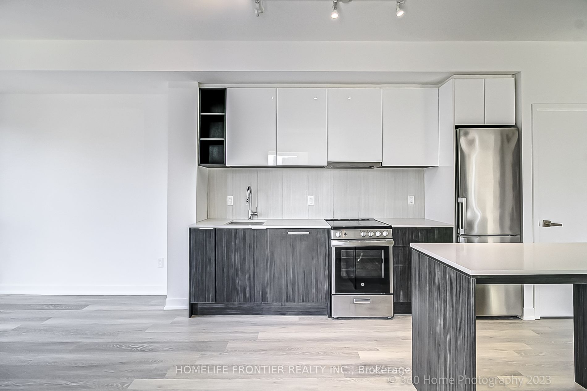 31 Tippett Rd, #731