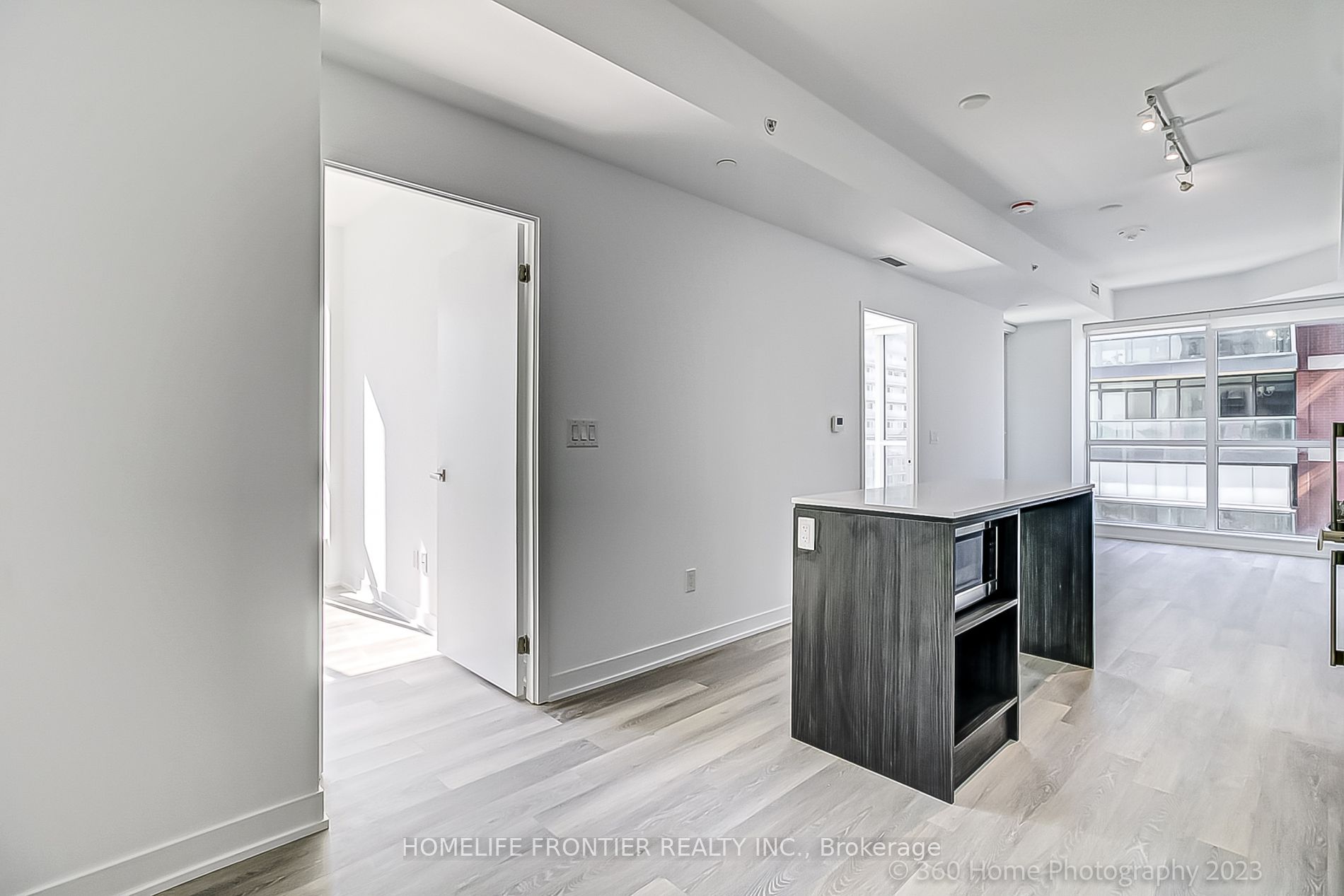 31 Tippett Rd, #731