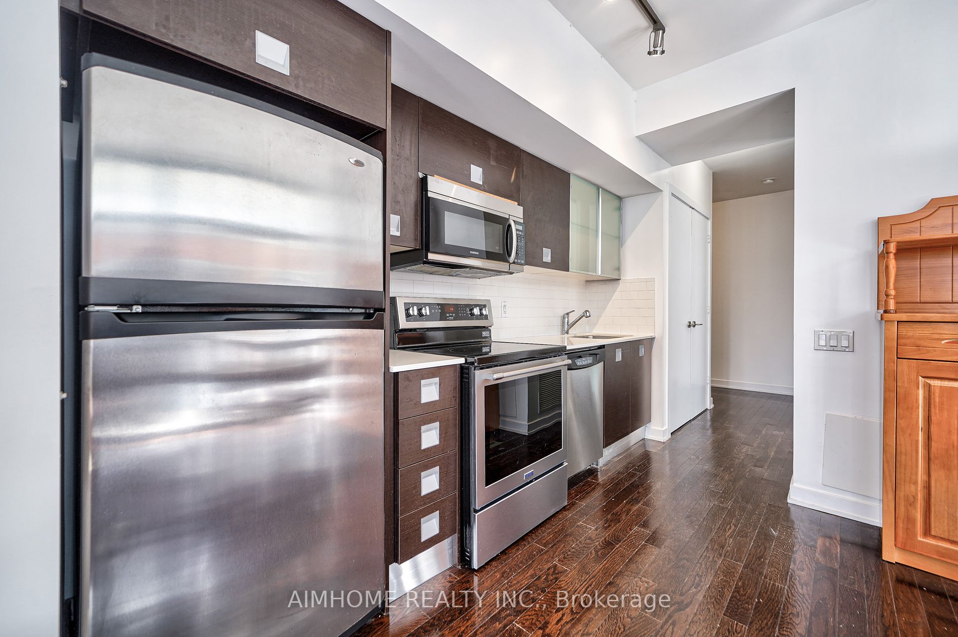 33 Charles St E, #605