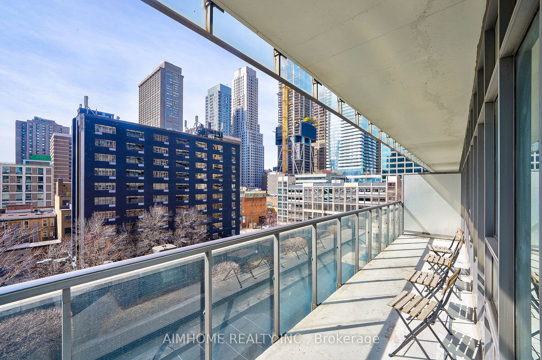 33 Charles St E, #605