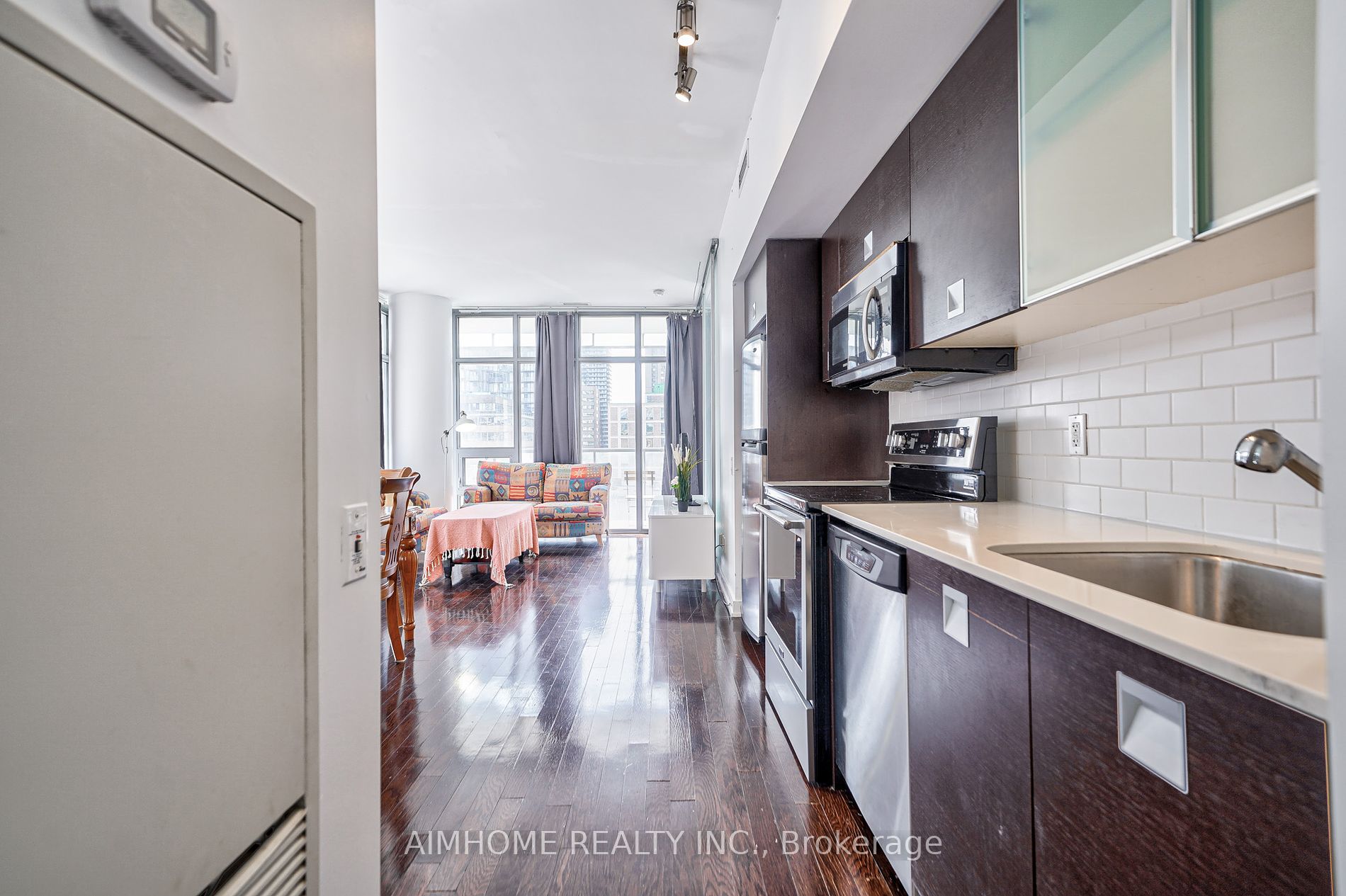 33 Charles St E, #605