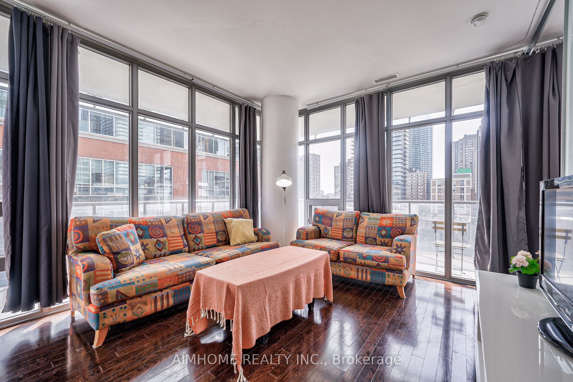33 Charles St E, #605