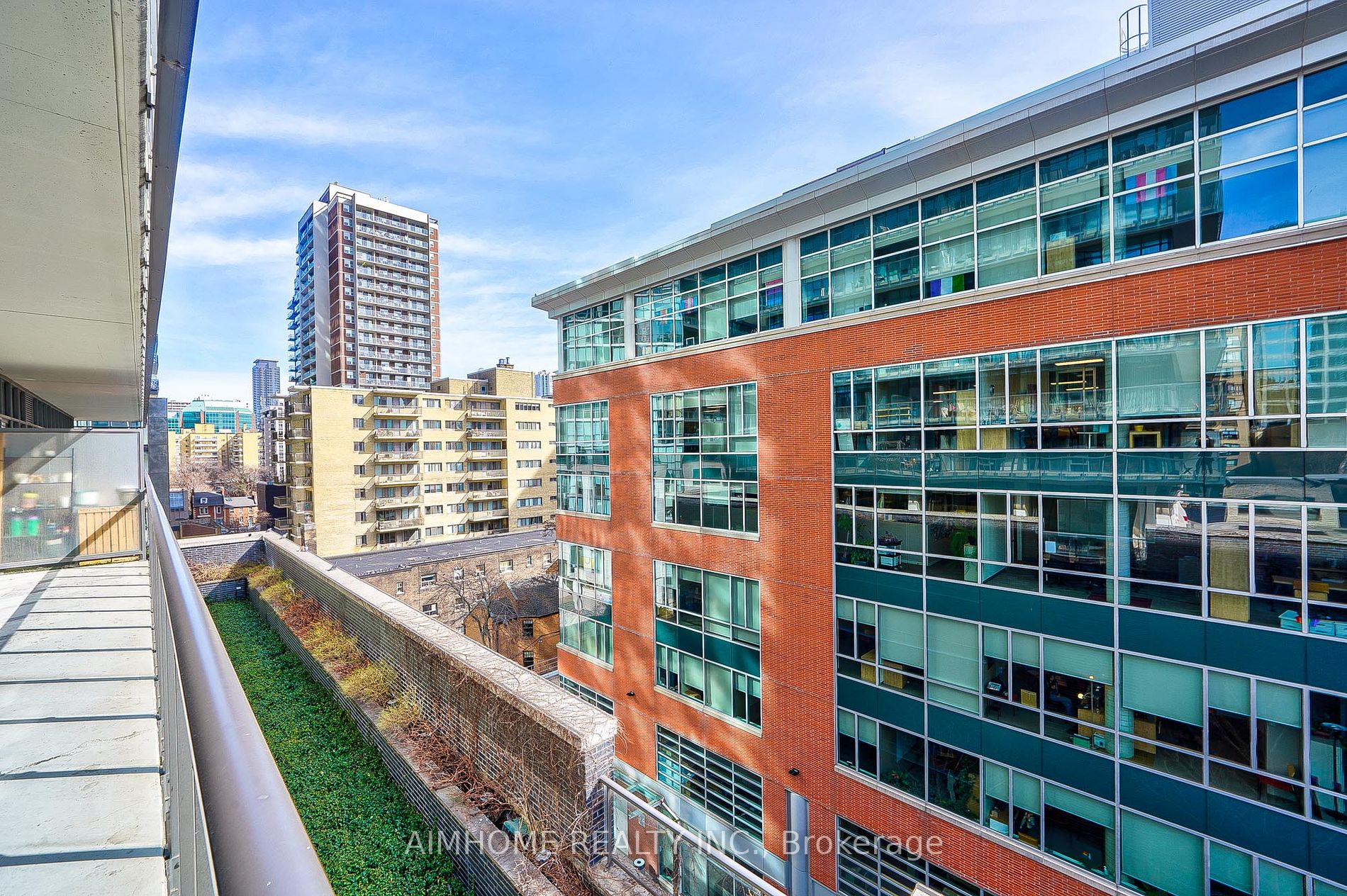 33 Charles St E, #605
