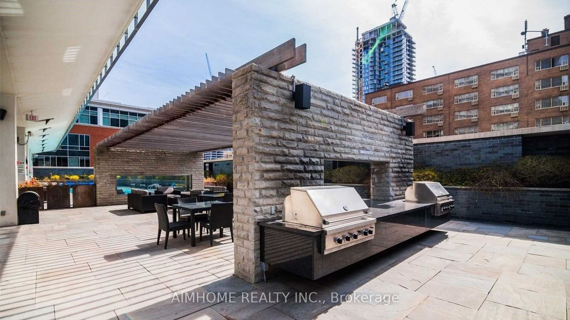 33 Charles St E, #605