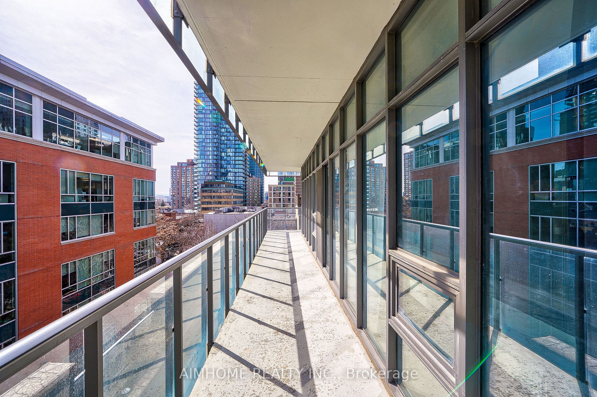 33 Charles St E, #605