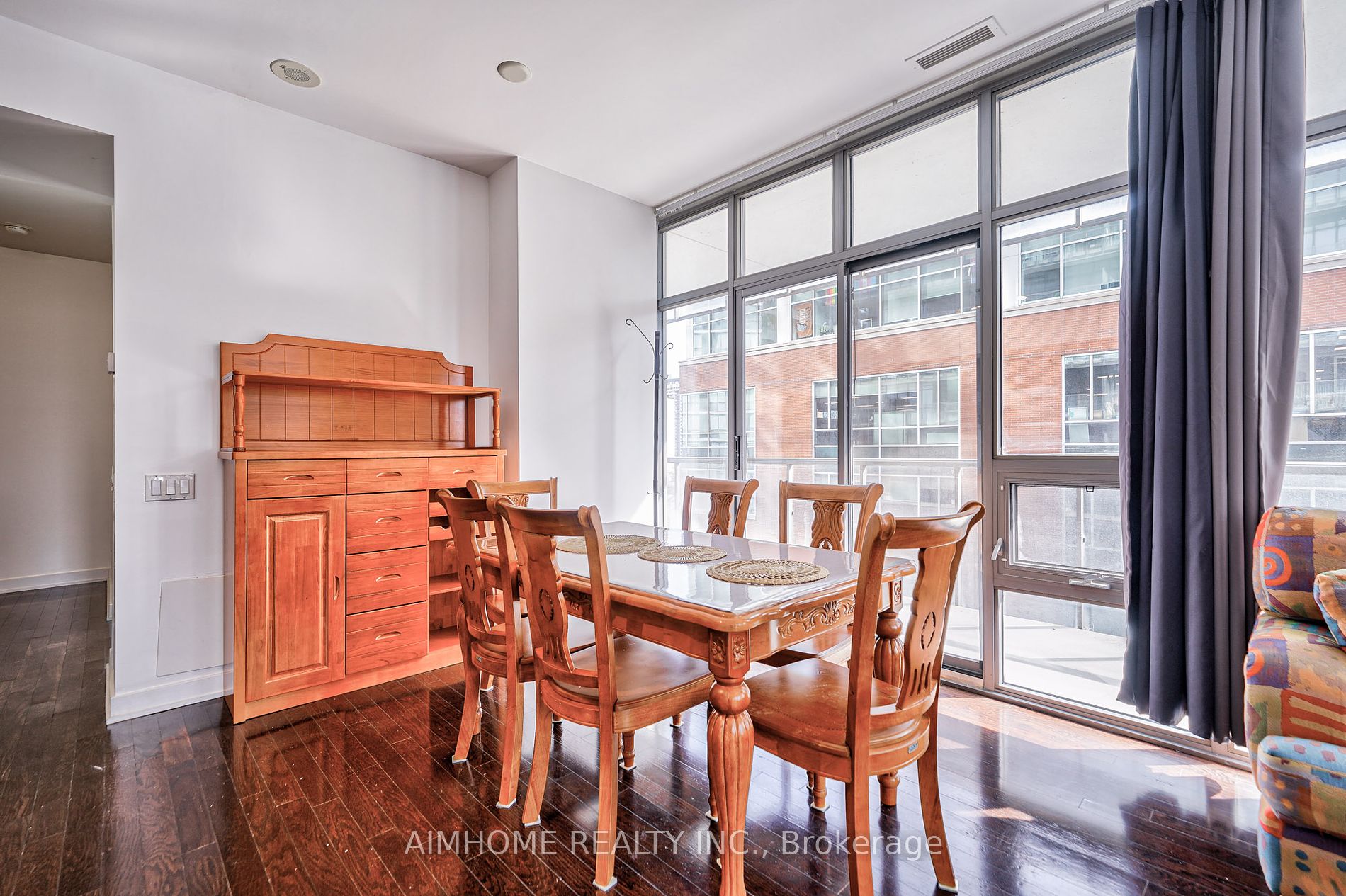 33 Charles St E, #605