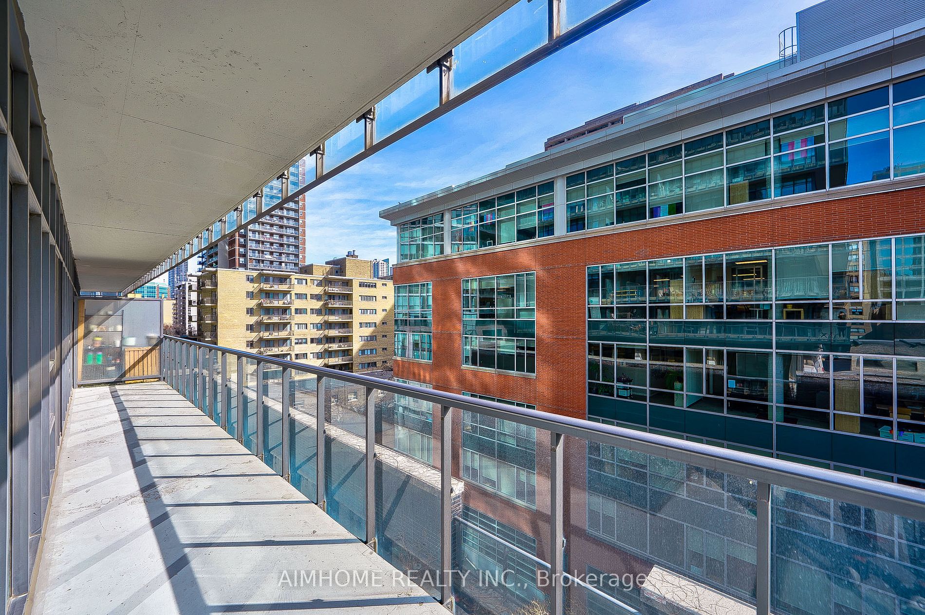 33 Charles St E, #605