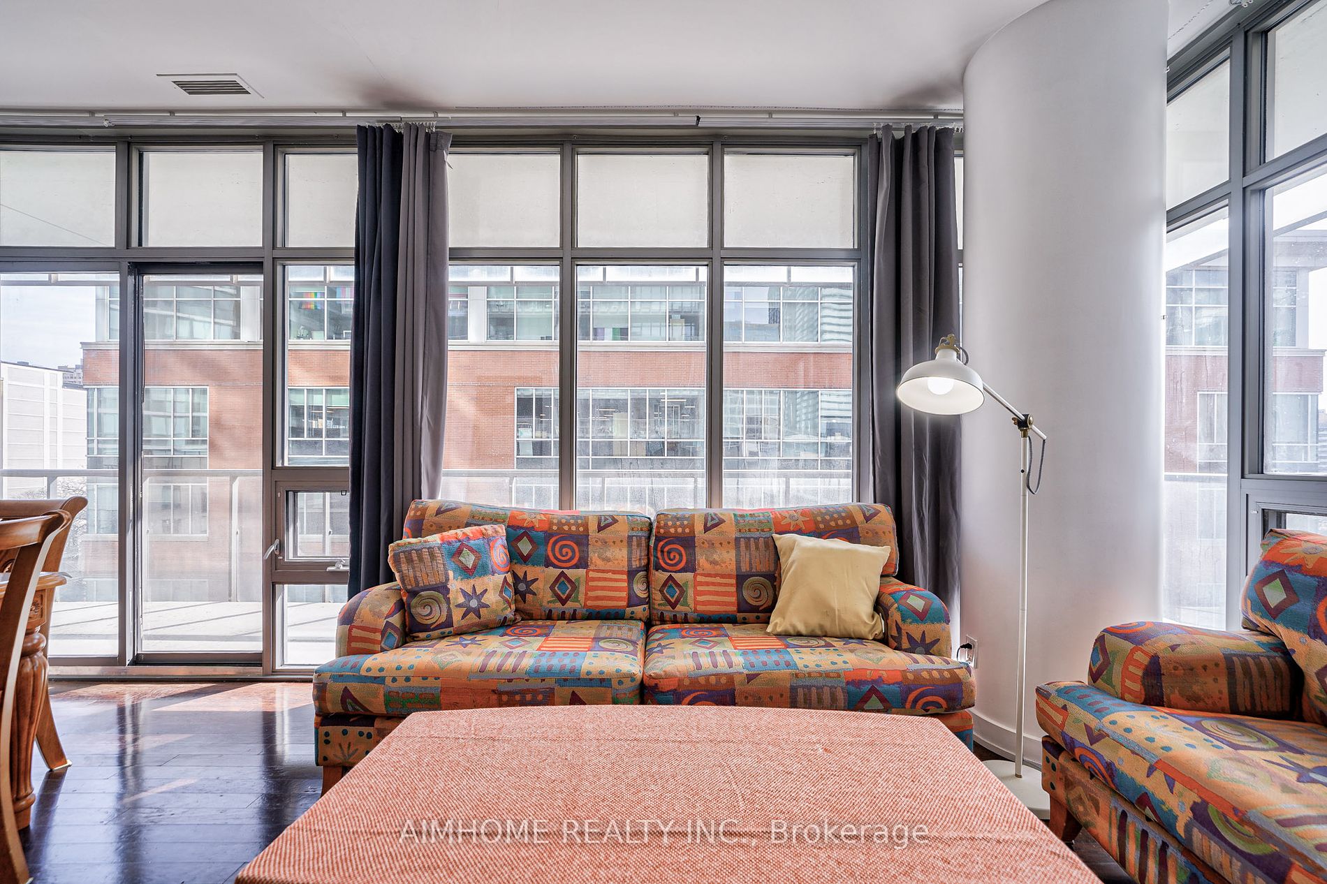 33 Charles St E, #605